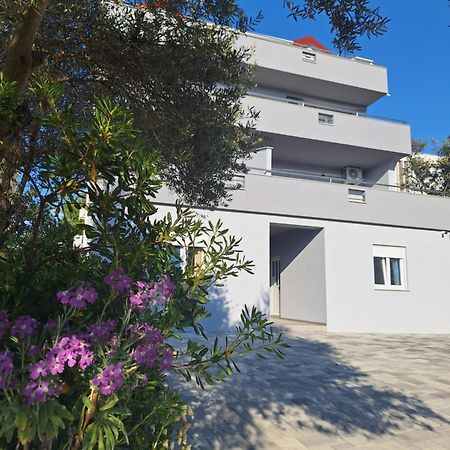 Apartments Miki 2 Новаля Екстериор снимка
