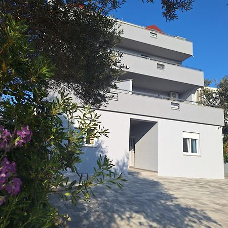 Apartments Miki 2 Новаля Екстериор снимка