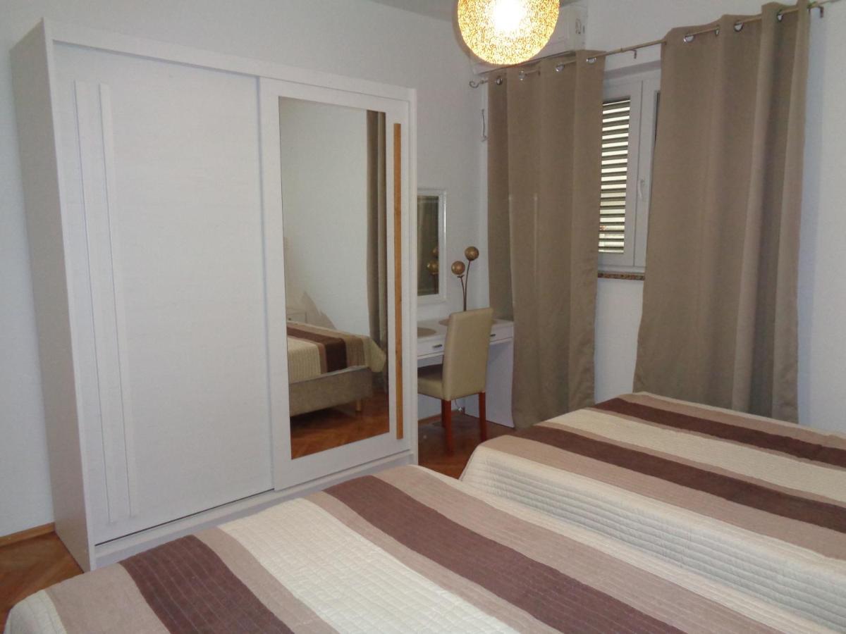 Apartments Miki 2 Новаля Екстериор снимка