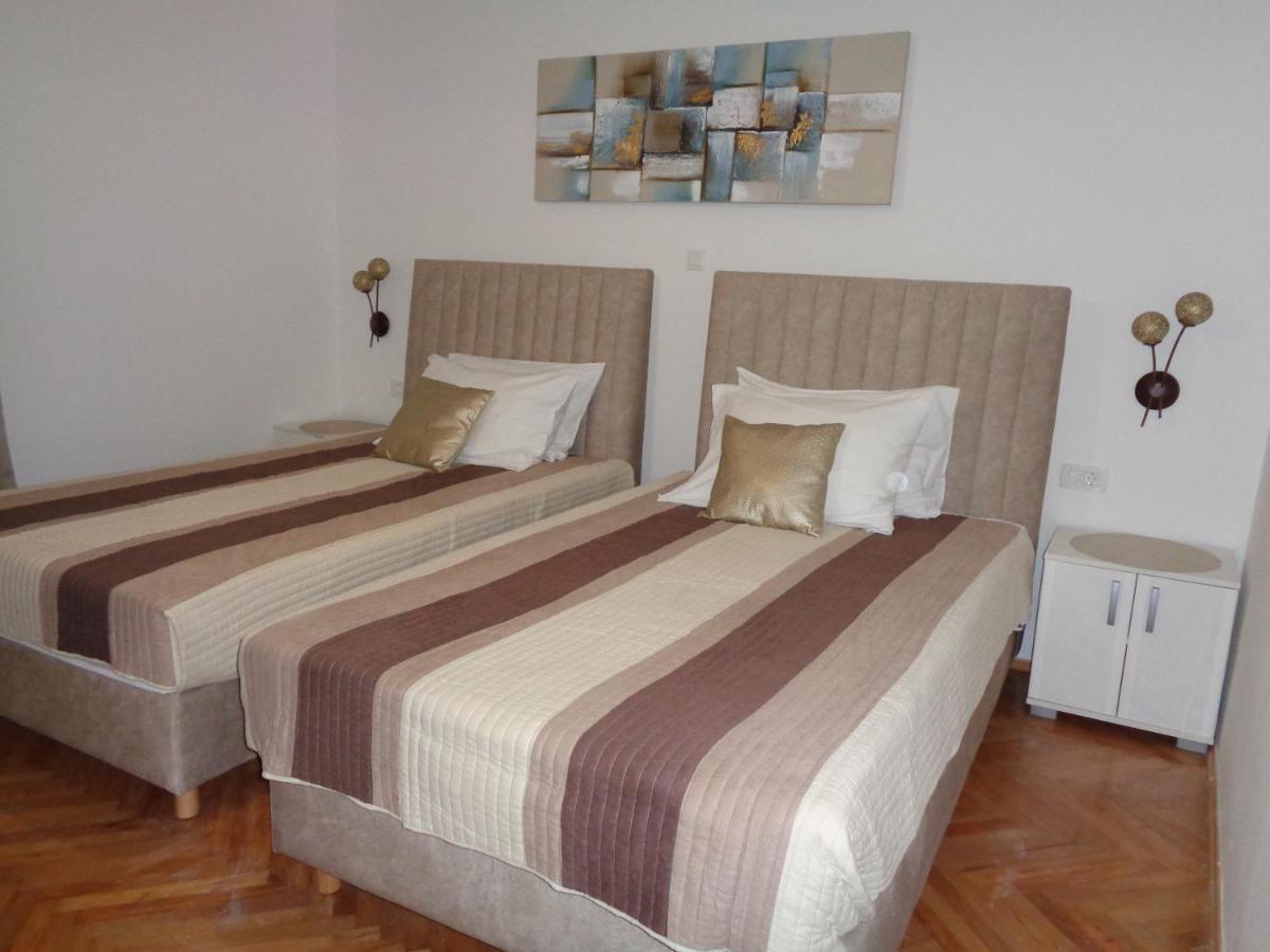 Apartments Miki 2 Новаля Екстериор снимка