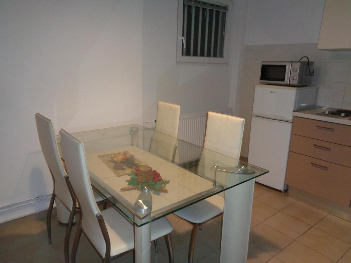 Apartments Miki 2 Новаля Екстериор снимка
