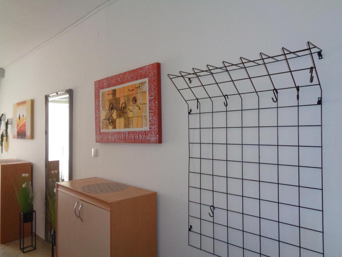 Apartments Miki 2 Новаля Екстериор снимка