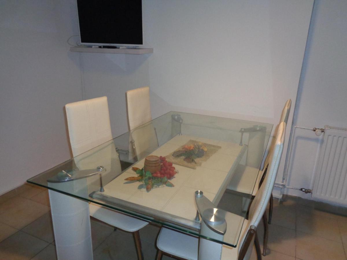 Apartments Miki 2 Новаля Екстериор снимка