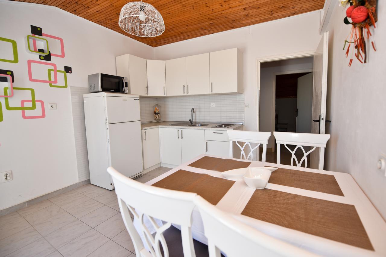 Apartments Miki 2 Новаля Екстериор снимка