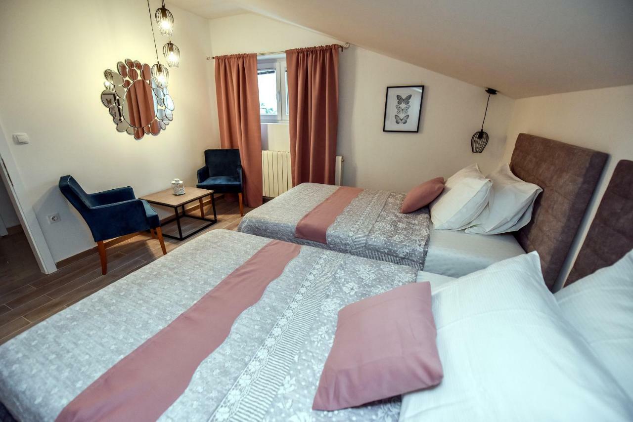 Apartments Miki 2 Новаля Екстериор снимка