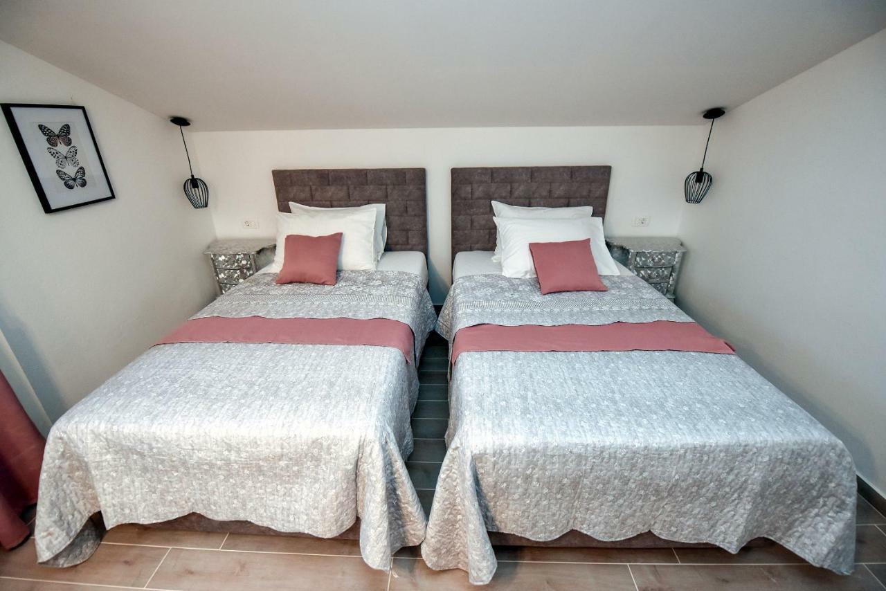 Apartments Miki 2 Новаля Екстериор снимка