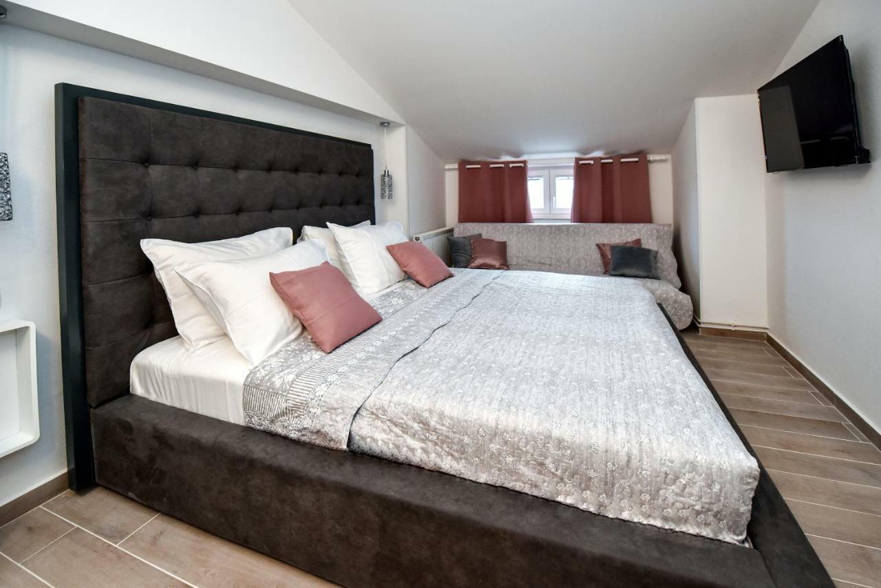 Apartments Miki 2 Новаля Екстериор снимка
